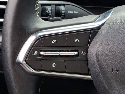 Certified 2025 Chevrolet Traverse LT image 23