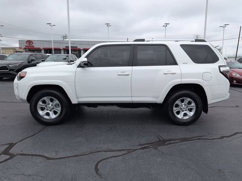 Certified 2024 Toyota 4Runner SR5 Premium w/ Moonroof Package AWD/4WD image 2