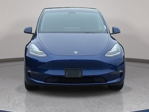 Used 2022 Tesla Model Y Long Range AWD/4WD image 2