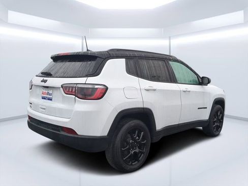 Used 2024 Jeep Compass Latitude w/ Altitude Special Edition image 3