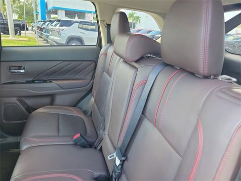 Used 2018 Mitsubishi Outlander SEL image 10