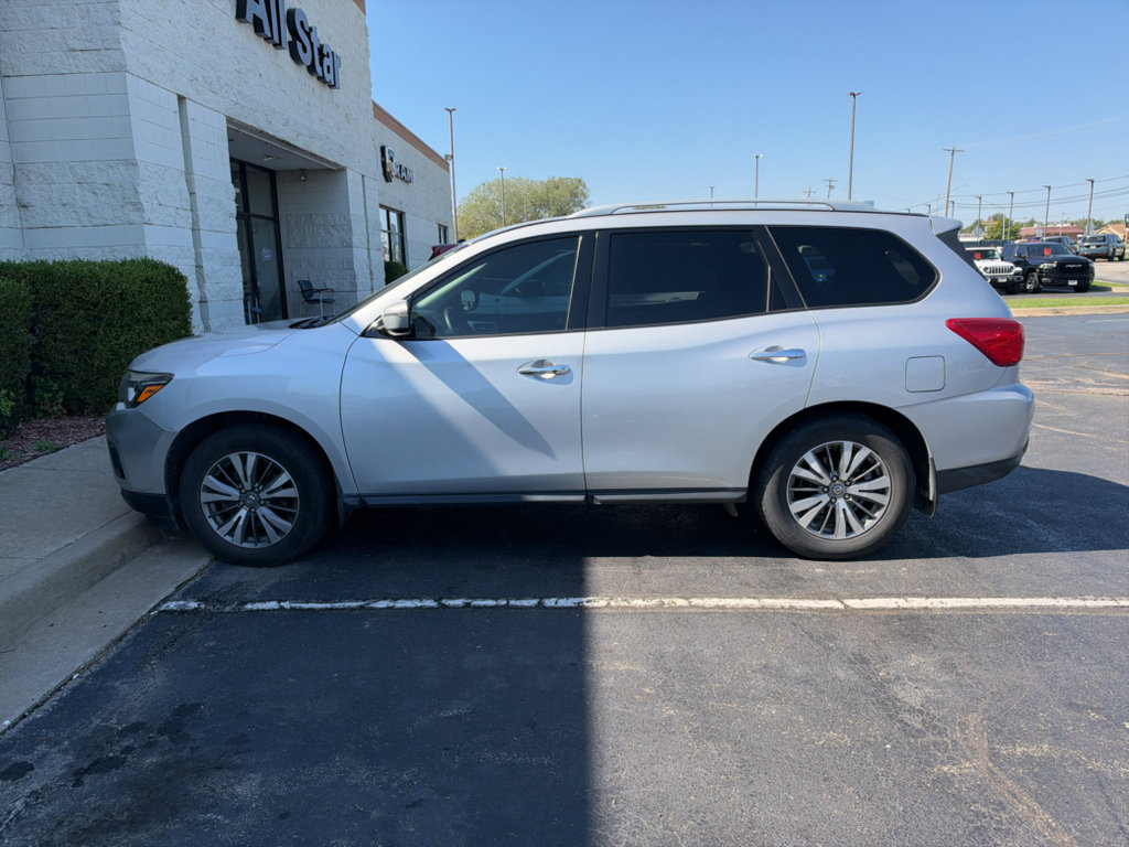 Used 2019 Nissan Pathfinder S FWD image 3