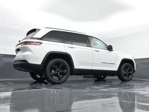 Used 2023 Jeep Grand Cherokee Altitude AWD/4WD image 26