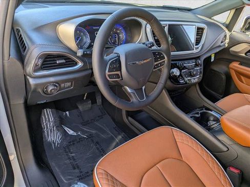 New 2026 Chrysler Pacifica Pinnacle FWD image 3