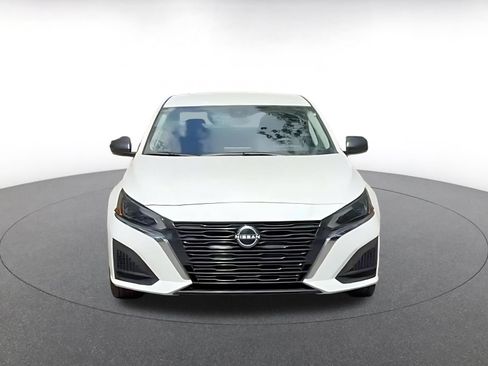Used 2025 Nissan Altima 2.5 SV FWD image 4