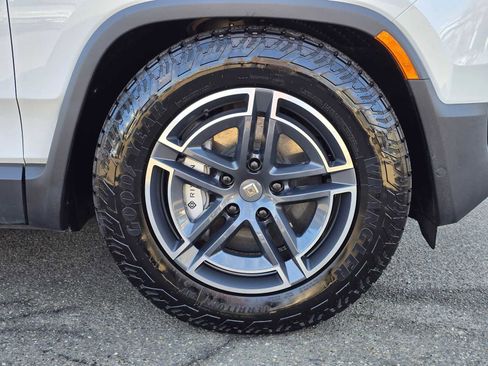 Used 2025 Rivian R1S Adventure image 9