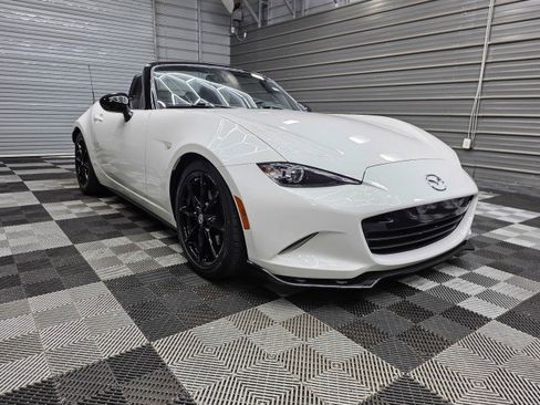 Used 2019 MAZDA MX-5 Miata Club RWD image 4
