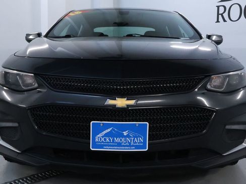 Used 2018 Chevrolet Malibu LT FWD image 2