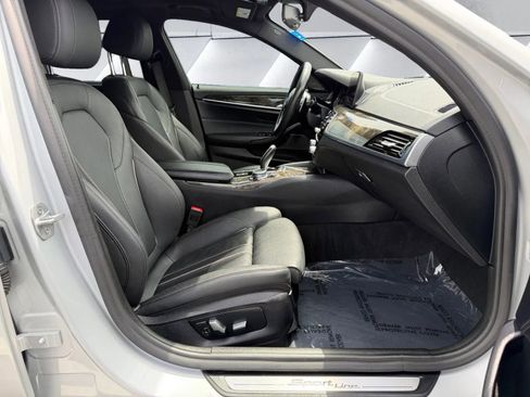 Used 2019 BMW 530i w/ Convenience Package RWD image 15