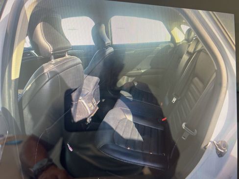 Used 2018 Ford Fusion SE w/ Equipment Group 602A FWD image 9