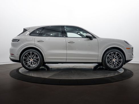 Certified 2026 Porsche Cayenne AWD/4WD image 8
