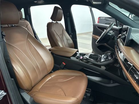 Used 2022 Lincoln Nautilus Reserve w/ Equipment Group 201A image 13