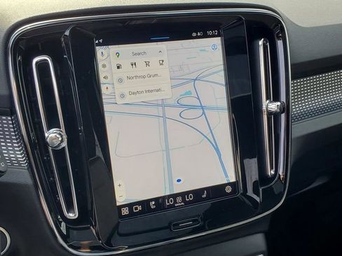 Certified 2025 Volvo XC40 B5 Plus AWD/4WD image 23
