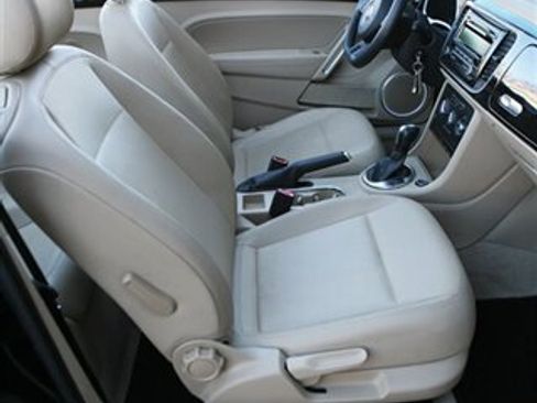 Used 2013 Volkswagen Beetle 2.5 image 17