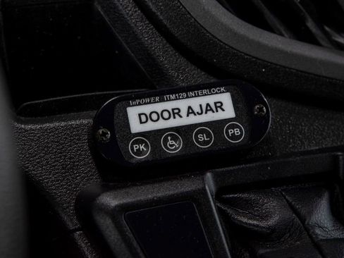 Used 2018 Ford Transit 350 XL image 23