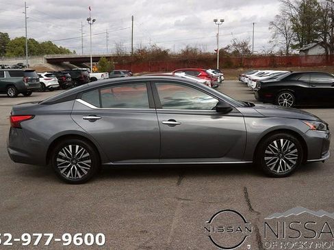 Certified 2024 Nissan Altima 2.5 SV FWD image 5