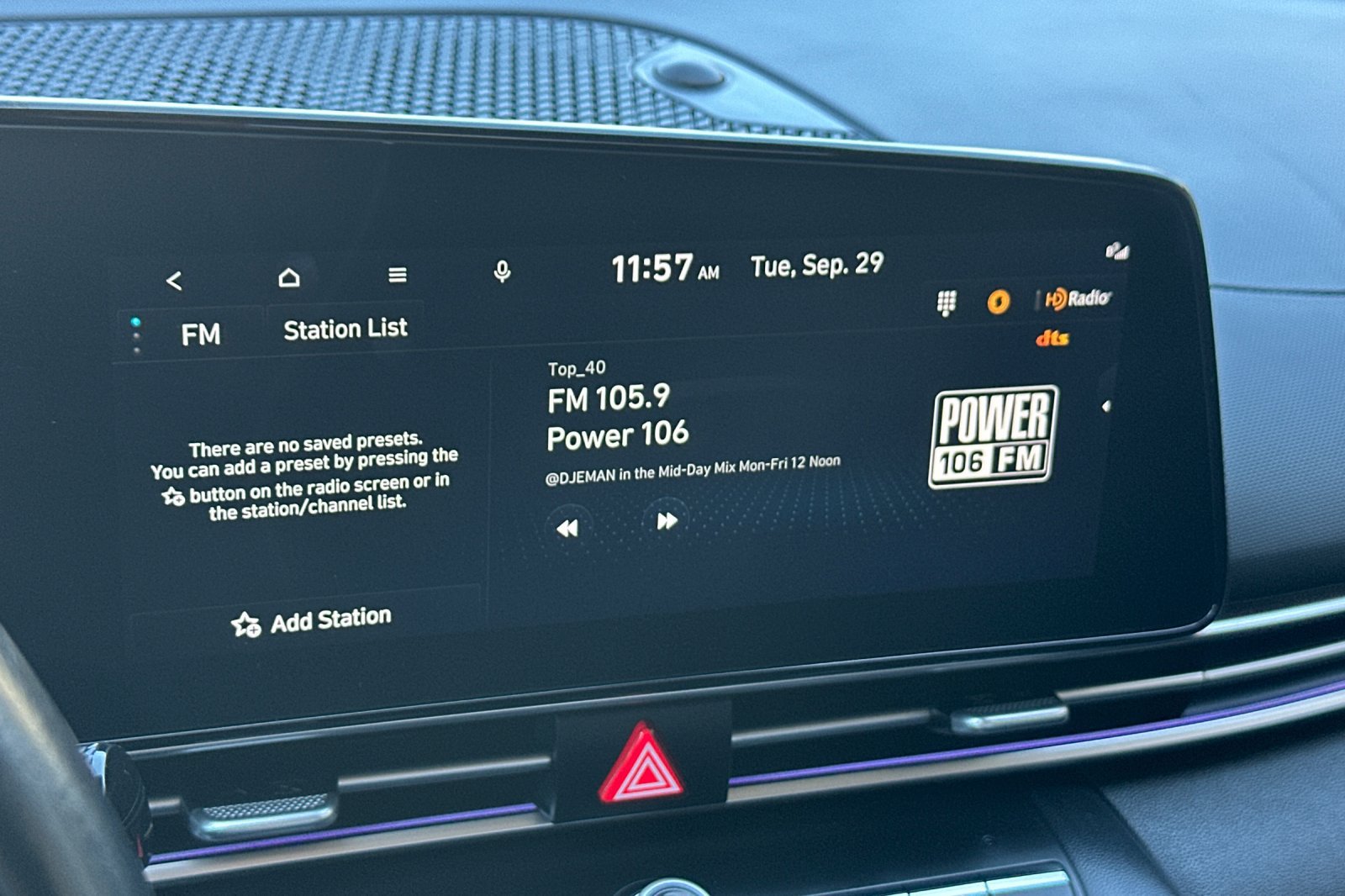 Used 2023 Hyundai Elantra Limited FWD image 17