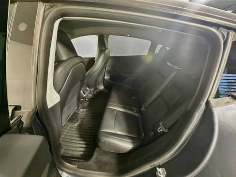Used 2023 Tesla Model Y Long Range AWD/4WD image 25
