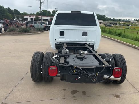 Used 2024 RAM 3500 Tradesman w/ Chrome Appearance Group AWD/4WD image 7