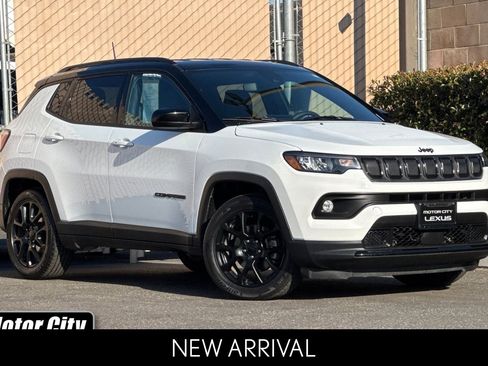 Used 2022 Jeep Compass Latitude FWD image 1