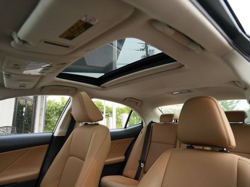 Used 2018 Lexus IS 300 AWD w/ Comfort Package image 22