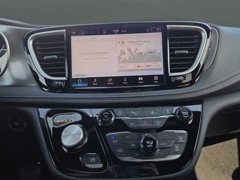 New 2026 Chrysler Pacifica Select image 8