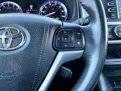 Used 2015 Toyota Highlander Limited image 24