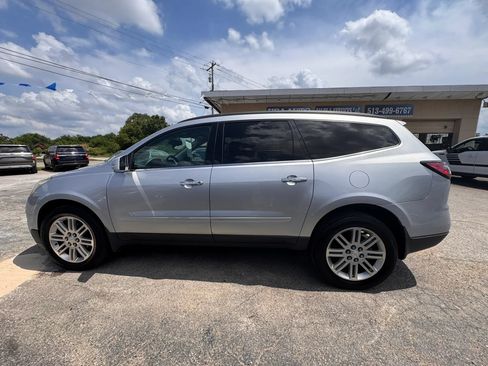 Used 2015 Chevrolet Traverse LT w/ Style and Technology Package FWD image 3