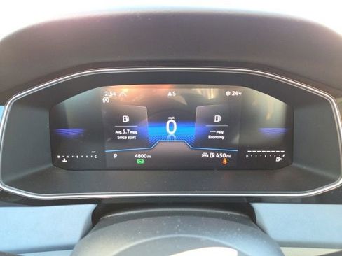 Used 2025 Volkswagen Jetta SE image 12