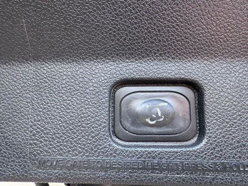 Used 2018 Ford Explorer XLT w/ Equipment Group 201A AWD/4WD image 9