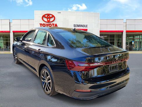 Used 2025 Volkswagen Jetta SE image 4