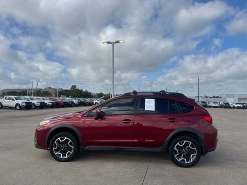 Used 2017 Subaru Crosstrek 2.0i Premium w/ Moonroof Package AWD/4WD image 11