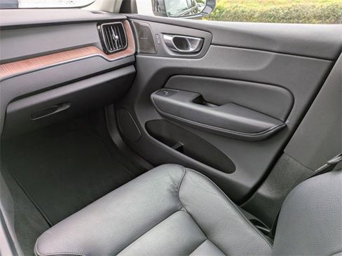 Used 2024 Volvo XC60 B5 Plus image 20