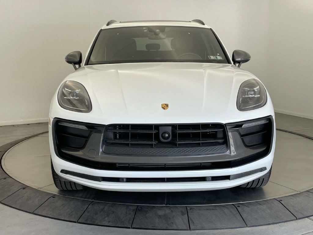 Certified 2025 Porsche Macan Turbo AWD/4WD image 10