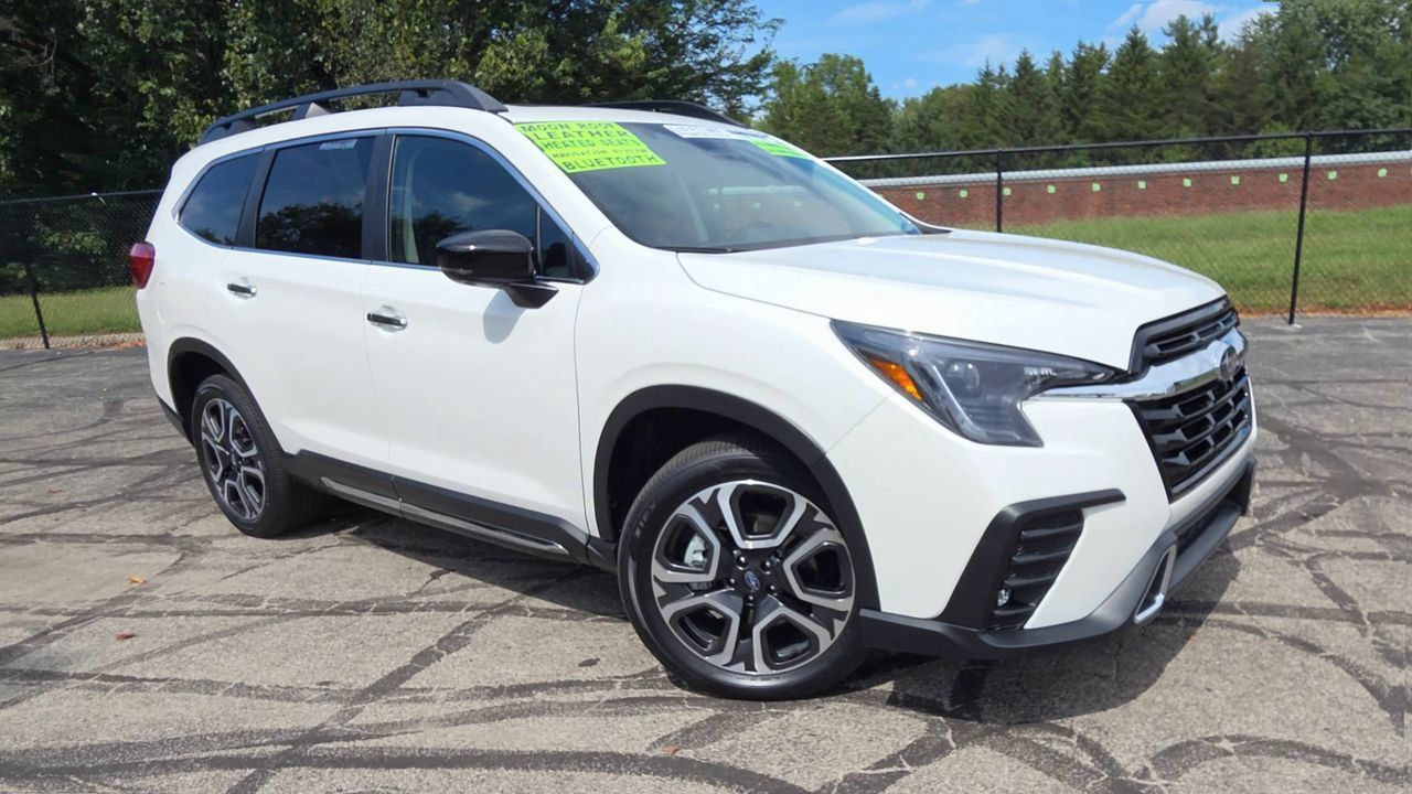 Used 2025 Subaru Ascent Touring AWD/4WD image 2