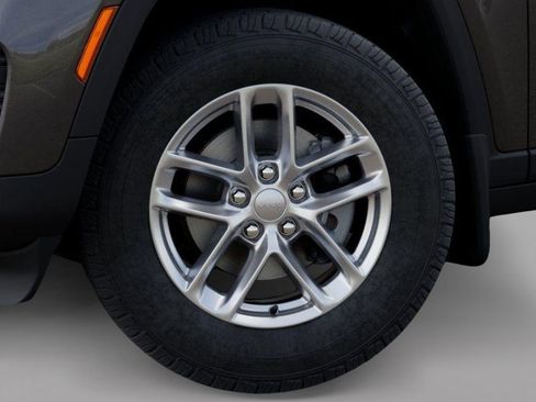 New 2025 Jeep Grand Cherokee Laredo X w/ Luxury Tech Group I image 8