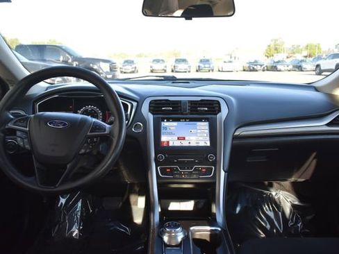 Used 2017 Ford Fusion SE w/ Fusion SE Technology Package FWD image 35