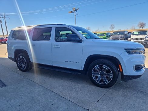 Used 2023 Jeep Wagoneer L Series II image 12