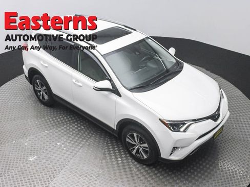 Used 2018 Toyota RAV4 XLE AWD/4WD image 3