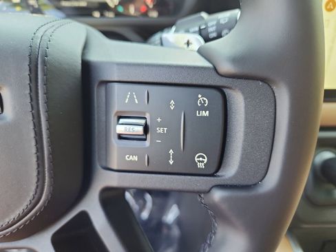 Used 2025 Land Rover Defender 130 V8 AWD/4WD image 18
