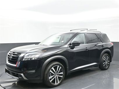 Used 2025 Nissan Pathfinder Platinum w/ Cargo Package