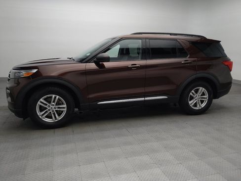 Used 2020 Ford Explorer XLT w/ Equipment Group 202A RWD image 2