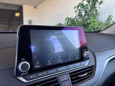 Used 2025 Nissan Altima 2.5 SV FWD image 16
