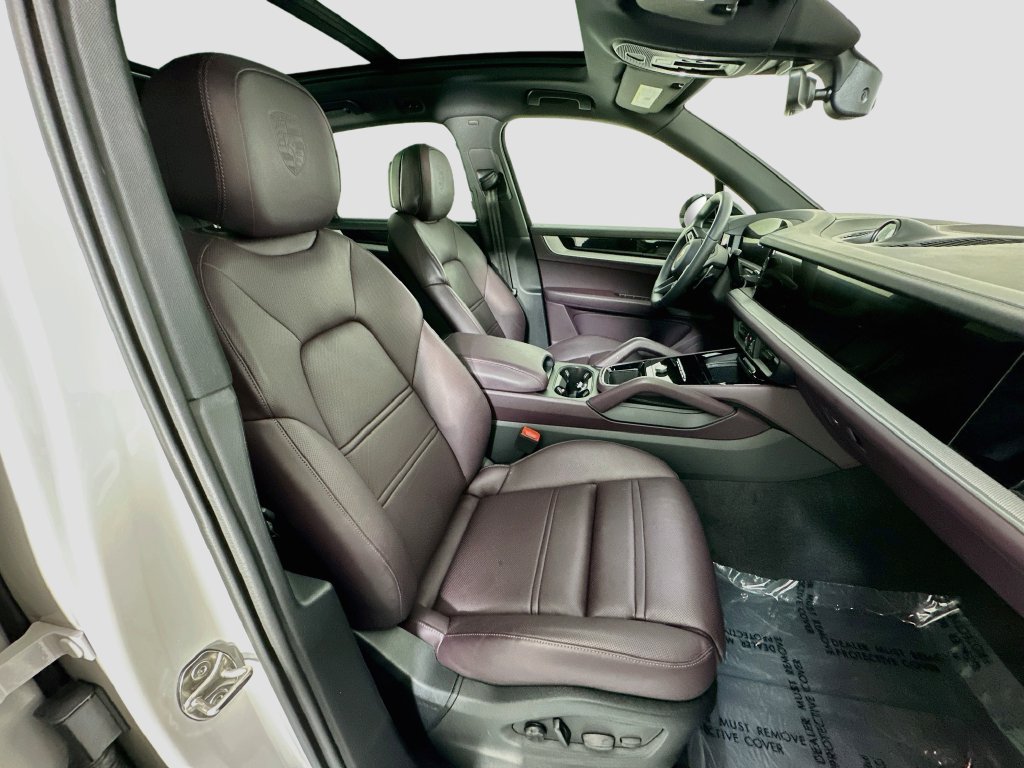 Certified 2025 Porsche Cayenne S AWD/4WD image 30