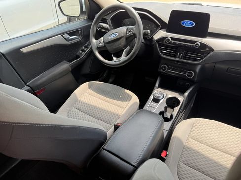 Used 2020 Ford Escape SE FWD image 3