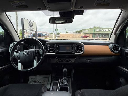Used 2018 Toyota Tacoma SR5 image 21