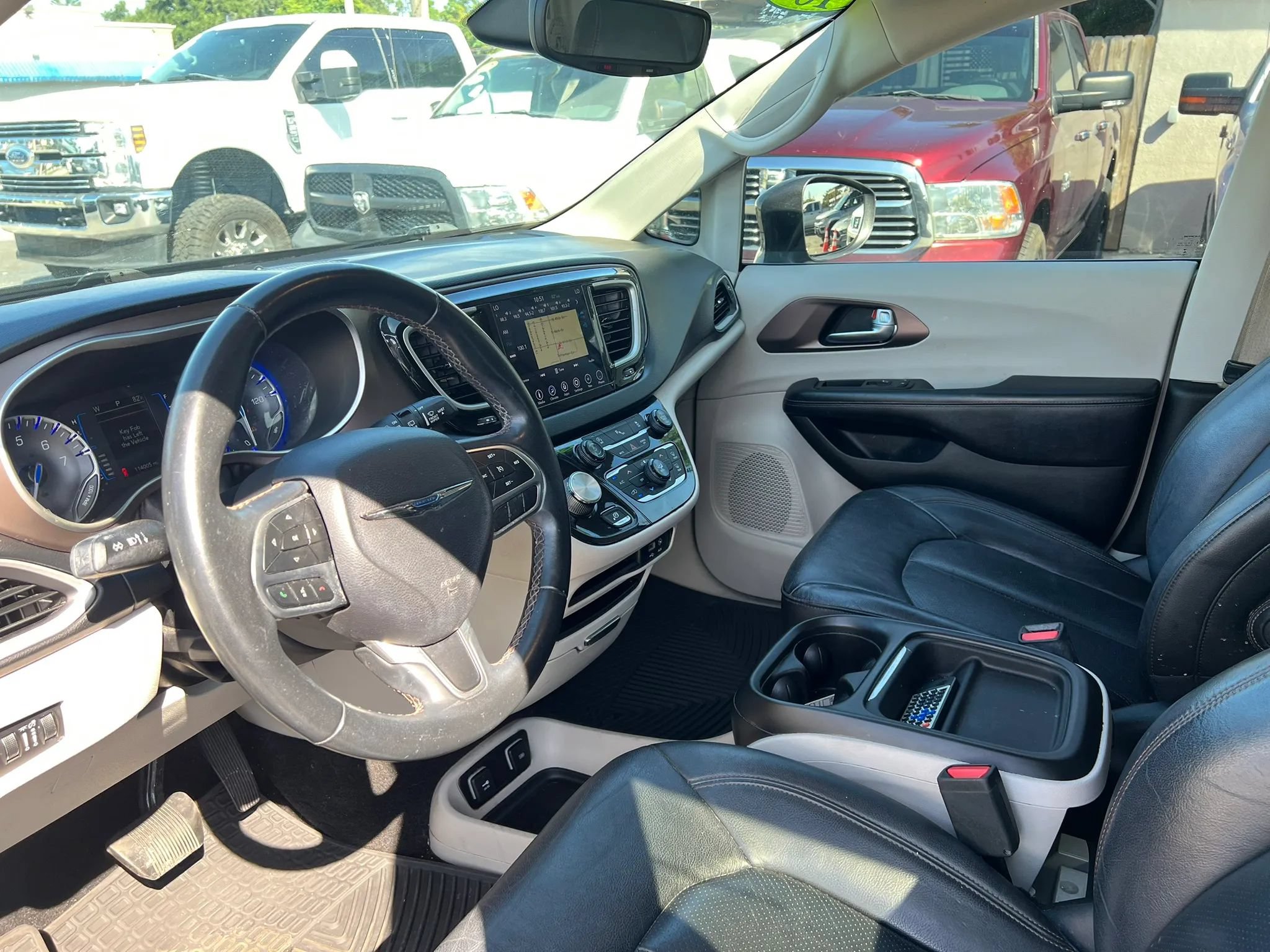Used 2018 Chrysler Pacifica Touring-L FWD image 10