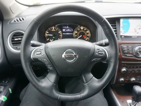 Used 2019 Nissan Pathfinder Platinum image 3