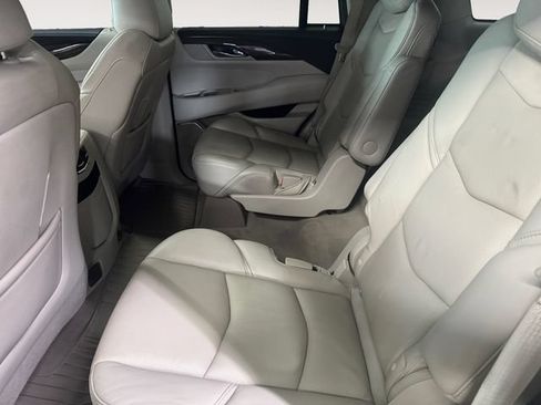 Used 2018 Cadillac Escalade Luxury AWD/4WD image 24