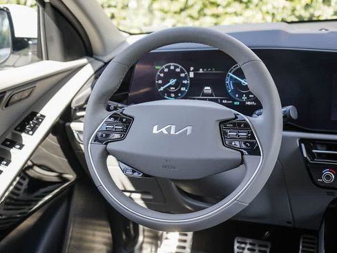 Used 2024 Kia Niro Wave w/ Wave Preserve Package FWD image 15